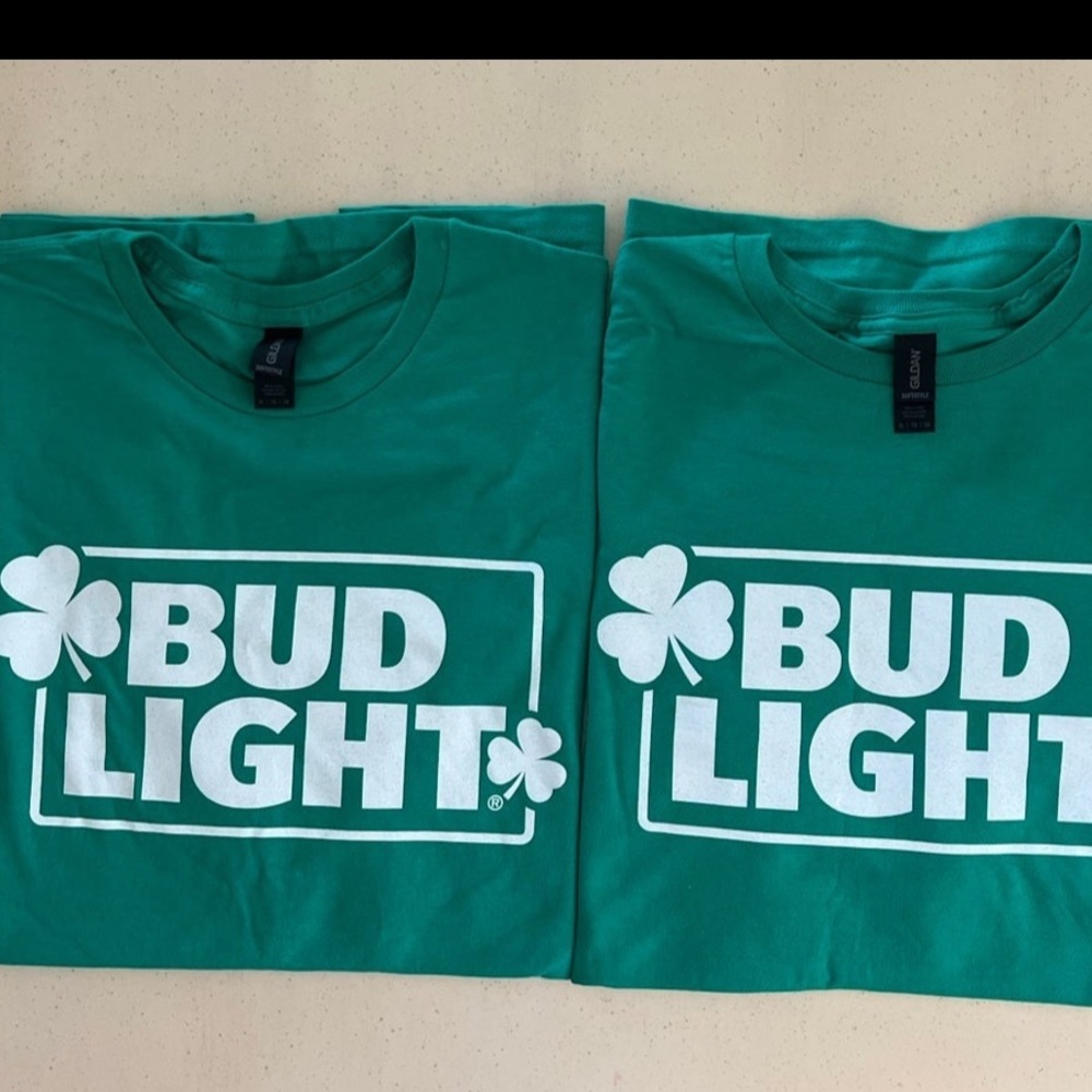 New Unisex crewneck XL Saint Patrick’s Day t-shirt bundle